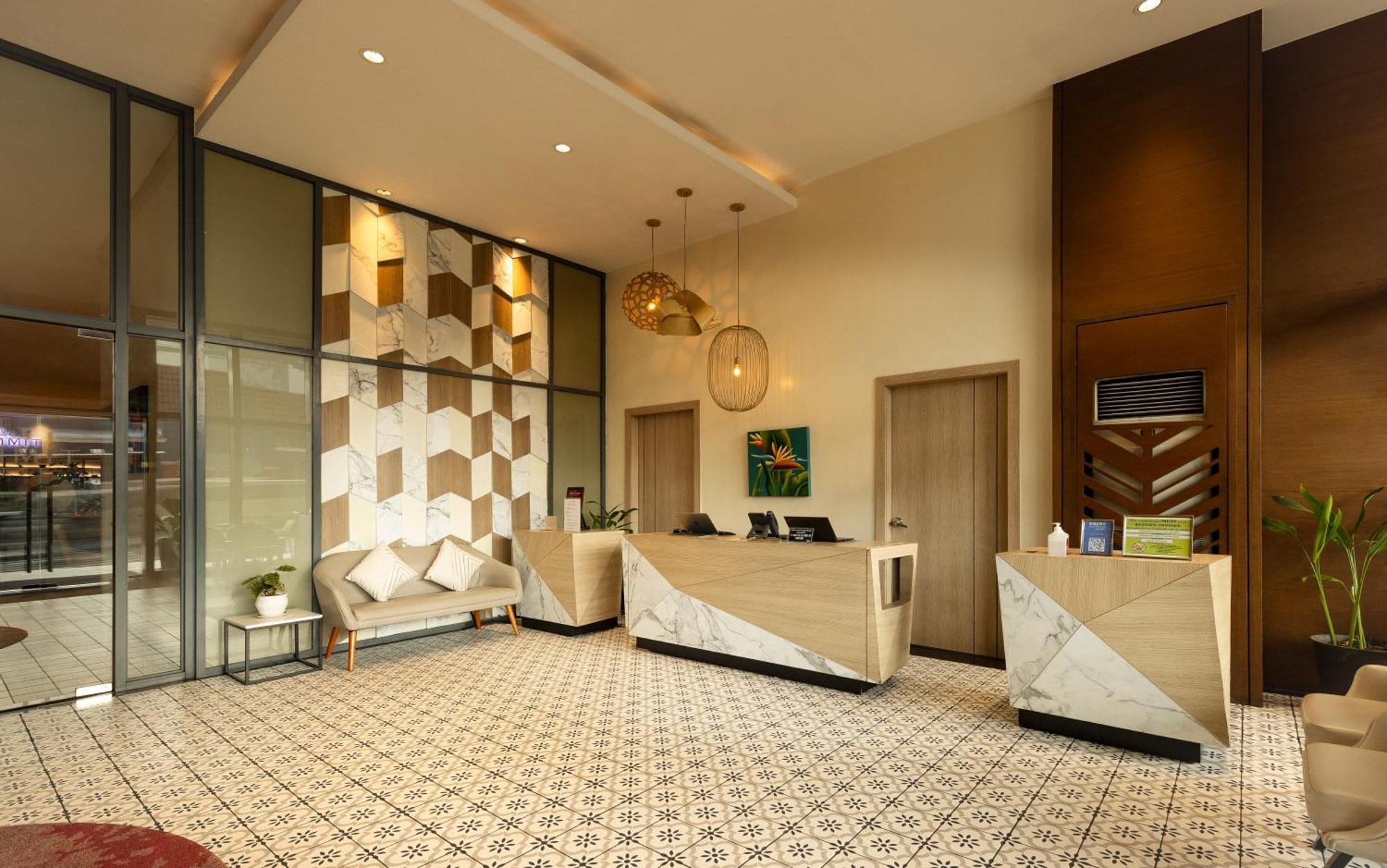 ซัมมิต โฮเต็ล กรีนฮิลล์ Hotel เกซอนซิตี้ ภายนอก รูปภาพ